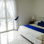 アパートホテル Azzurro マッサ・ルブレンセ